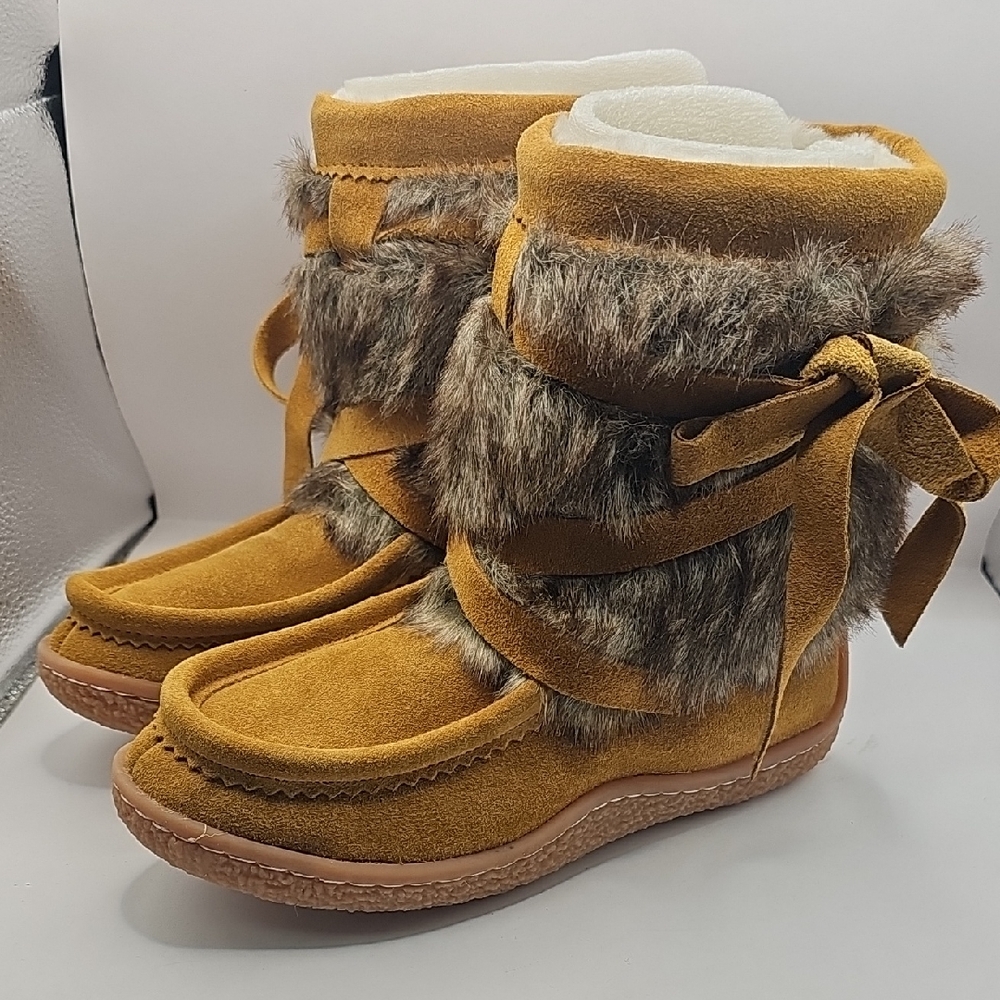 Barbo Faux Fur Lined Womens Boots Size 7 Mustard Color.